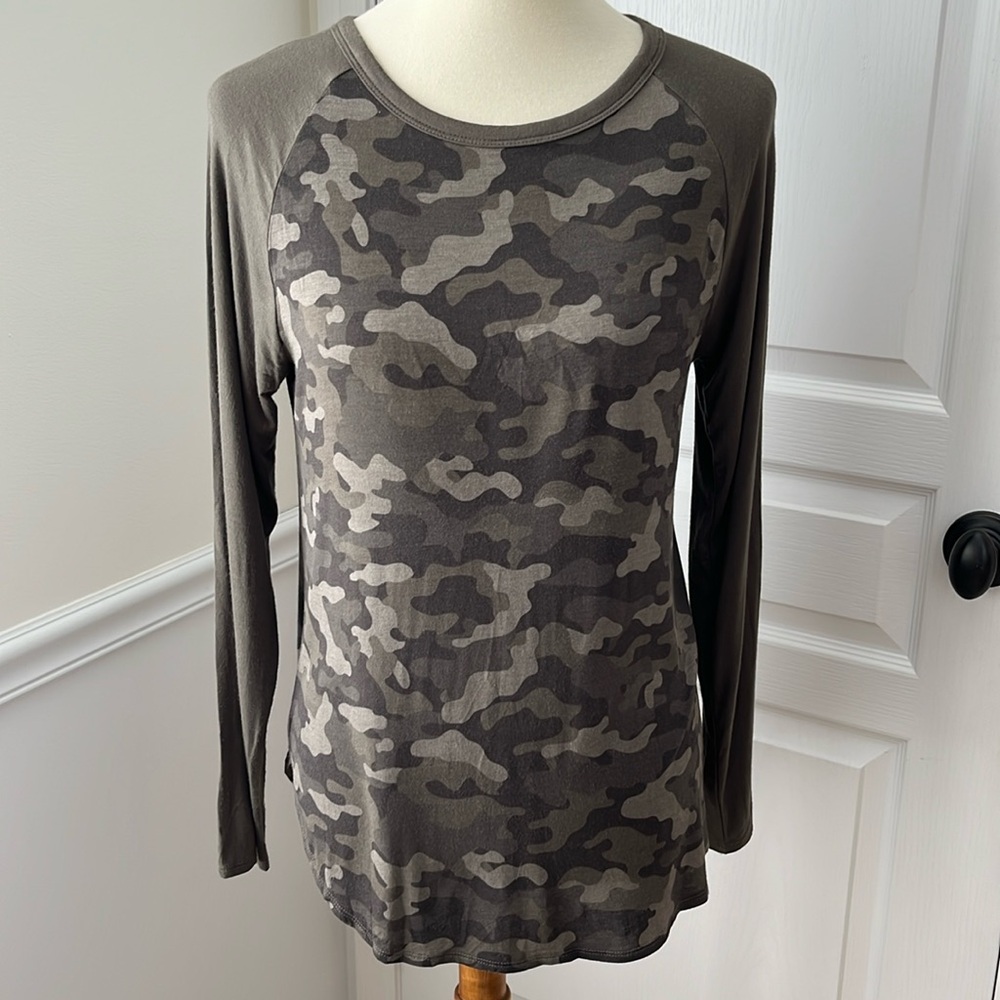 Faded Glory Camo Print Top